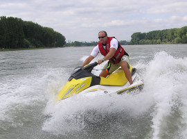 assets/images/activities/30-minuten-jetski-fahren-in-speyer-raum-mannheim/1280_0009_14.09.08%20064-270x200x90.jpg