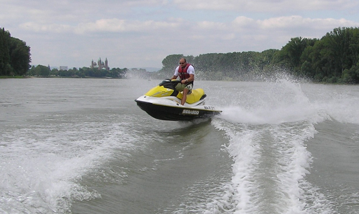 assets/images/activities/60-minuten-jetski-fahren-in-speyer-raum-mannheim/1280_0007_14.09.08%20066-1150x686x90.jpg