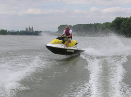 assets/images/activities/60-minuten-jetski-fahren-in-speyer-raum-mannheim/1280_0007_14.09.08%20066-270x200x90.jpg