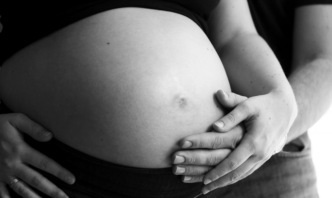 assets/images/activities/babybauch-fotoshooting-essen/1280_0008_Fotolia_1566780_Subscription_L-1150x686x90.jpg