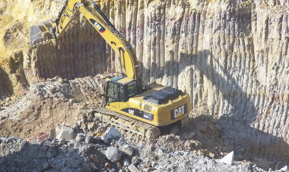 assets/images/activities/bagger-radlader-und-raupe-fahren-in-knuellwald-remsfeld-hessen/1280_0003_100_1081-1150x686x90.jpg