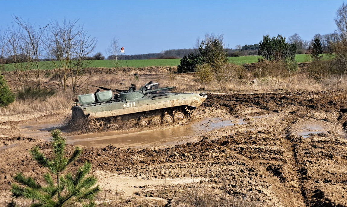 assets/images/activities/bmp-schuetzenpanzer-fahren-in-steinhoefel-raum-brandenburg/panz-wer-13-1150x686x90.jpg