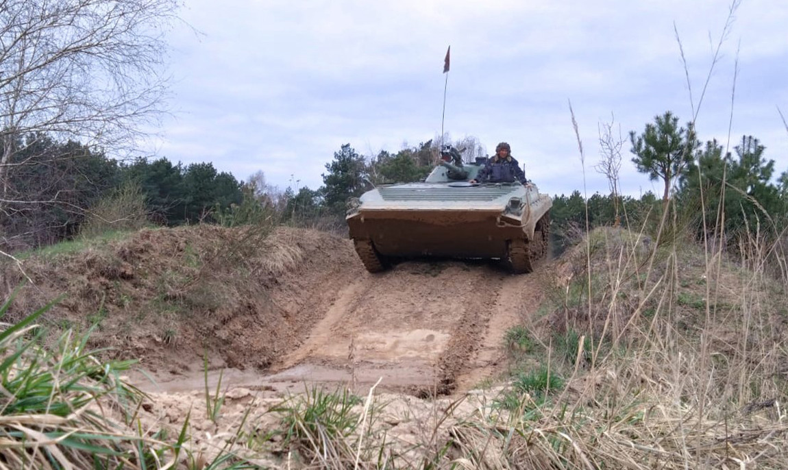 assets/images/activities/bmp-schuetzenpanzer-fahren-in-steinhoefel-raum-brandenburg/panz-wer-18-1150x686x90.jpg