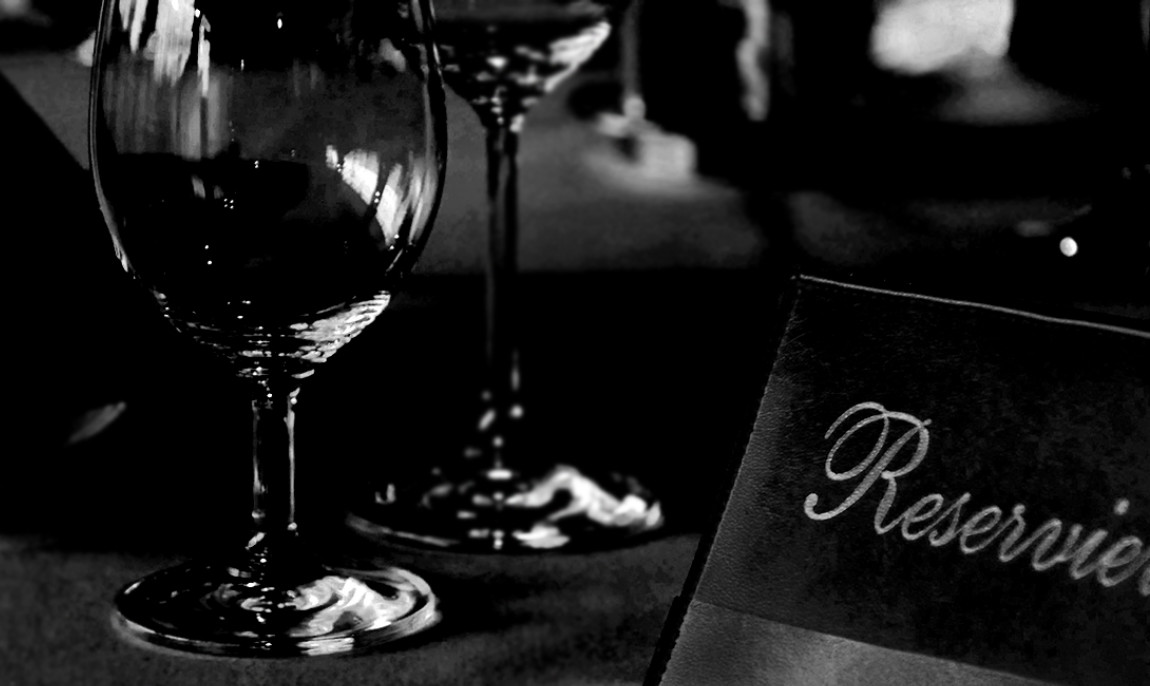 assets/images/activities/dinner-in-the-dark-basic-fuer-zwei-in-essen-nrw/1280_0000_Schwarzwei%C3%9F%201-1150x686x90.jpg