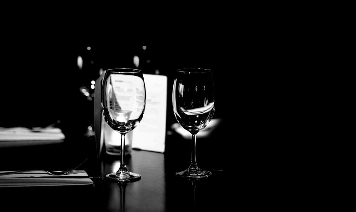 assets/images/activities/dinner-in-the-dark-basic-fuer-zwei-in-essen-nrw/1280_0003_Fotolia_2434757_Subscription_L-1150x686x90.jpg