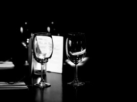 assets/images/activities/dinner-in-the-dark-basic-fuer-zwei-in-essen-nrw/1280_0003_Fotolia_2434757_Subscription_L-270x200x90.jpg