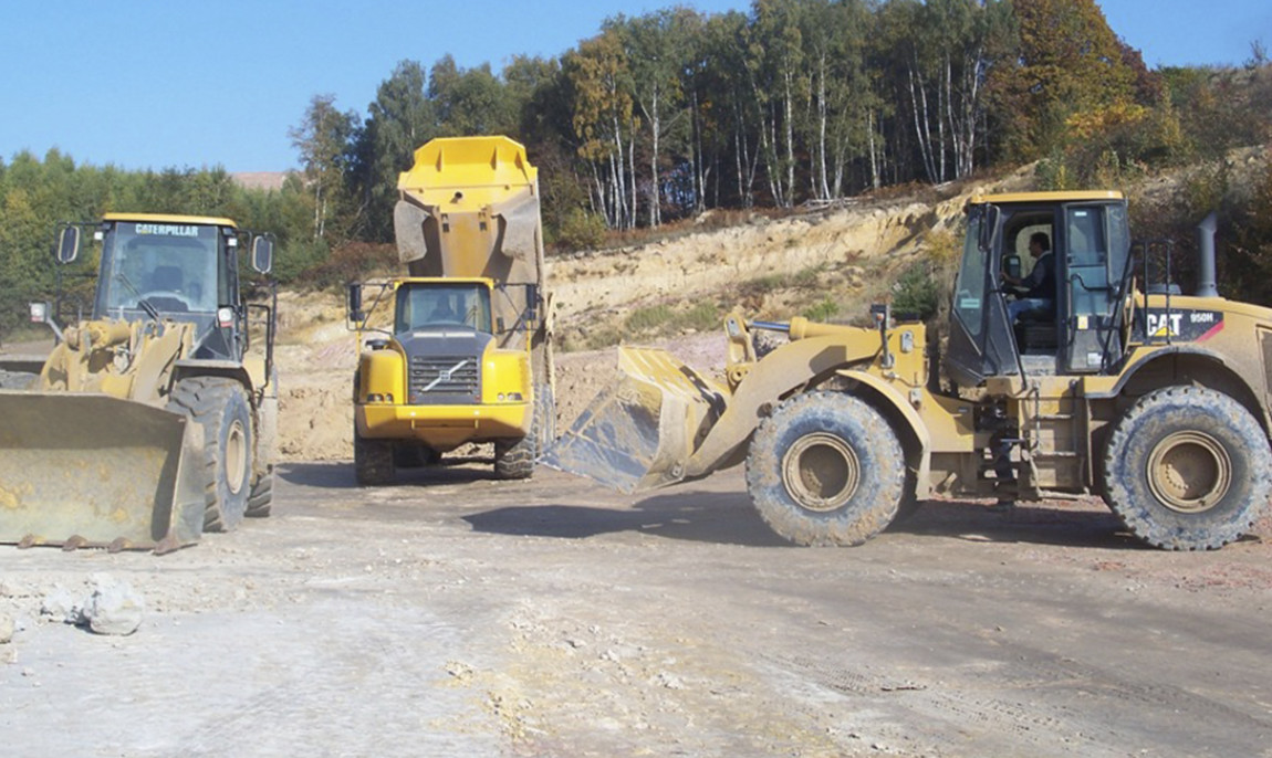 assets/images/activities/dumper-radlader-und-raupe-fahren-in-knuellwald-remsfeld-hessen/1280_0001_100_1074-1150x686x90.jpg