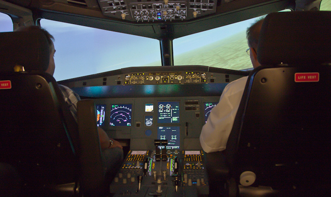 assets/images/activities/flugsimulator-airbus-a320-in-hannover-niedersachsen/1280_0002_A320_Cockpit-1150x686x90.jpg