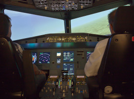 assets/images/activities/flugsimulator-airbus-a320-in-hannover-niedersachsen/1280_0002_A320_Cockpit-270x200x90.jpg