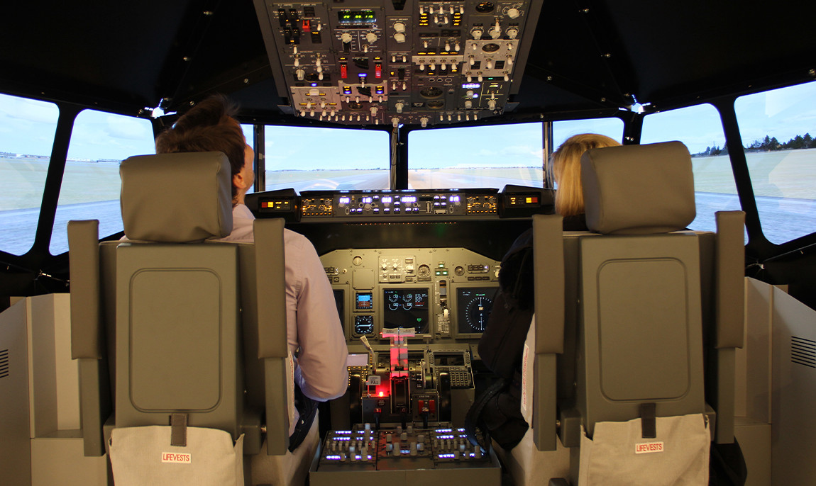 assets/images/activities/flugsimulator-airbus-a320-in-hannover-niedersachsen/Sim_hannover_1-1150x686x90.jpg