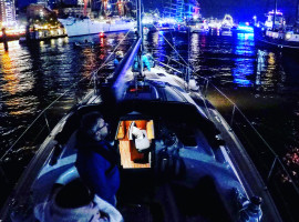 4 Std. Segeltörn ”Die Elbe bei Nacht” ab Hamburg