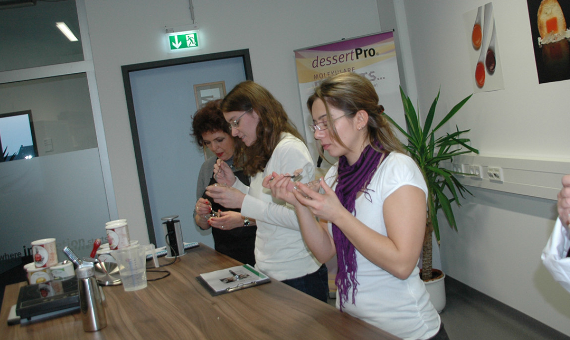 assets/images/activities/molekular-kochkurs-bremerhaven/1280_0000_DSC_0407-1150x686x90.jpg