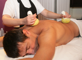 90 Min. Kräuterstempel Massage in München-Schwabing