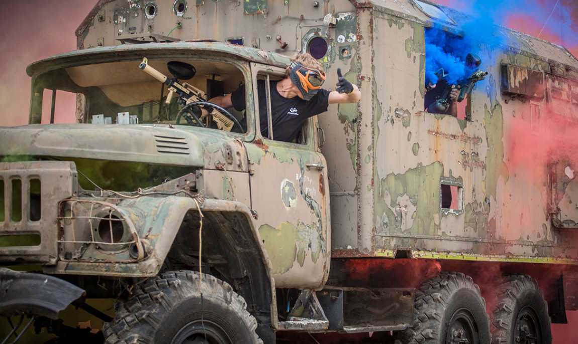 assets/images/activities/paintball-spielen-mechernich/1280_0001_playpaintball-battlefield-rauchgranaten-action-gruppen-paintball-koeln-aachen-bonn-1150x686x90.jpg