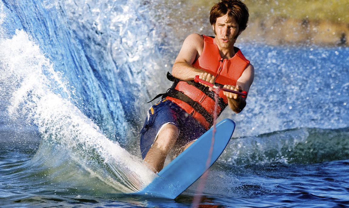 assets/images/activities/wasserski-fahren-auf-dem-heeder-see-in-heede-raum-oldenburg/1280_0000_Fotolia_9040013_Subscription_L-1150x686x90.jpg