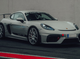 1 Runde Porsche 718 Cayman GT4 MR selber fahren auf der Motorsport Arena in Oschersleben